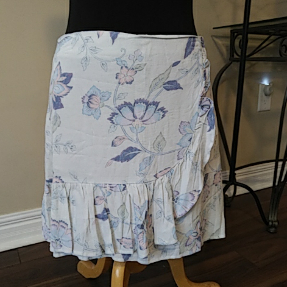 The Hidden Way Beach Skirt NWT size 8